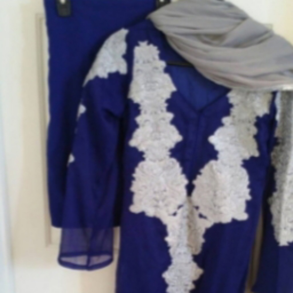 Pakistani shalwar kameez